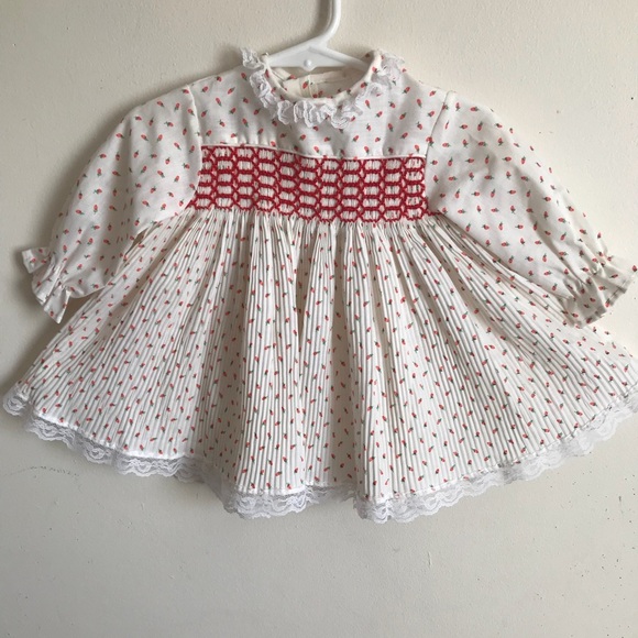 Rare Vintage 1960’s Hand Smocked Lace Baby Dress - Picture 2 of 8